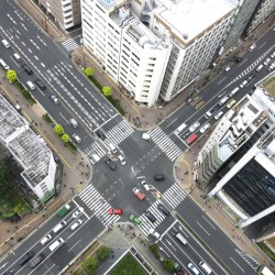 大都会の交差点イメージ（俯瞰撮影）