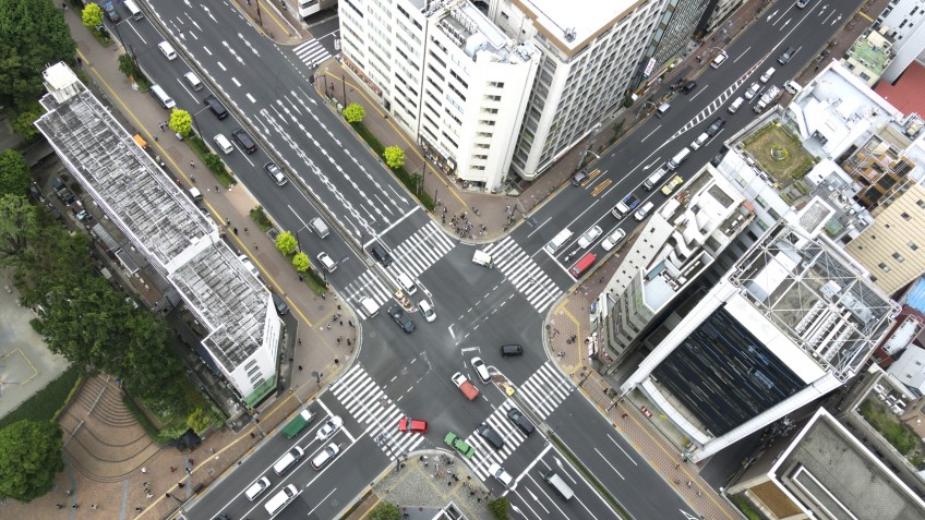 大都会の交差点イメージ（俯瞰撮影）